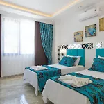 Uezuemlue 3 Bedroom Secluded With Private Pool Hot Tub *