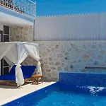 Villa Uezuemlue 3 Bedroom Secluded With Private Pool Hot Tub *