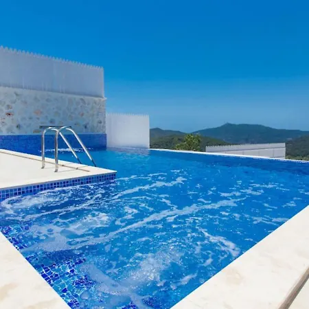 Villa Uezuemlue 3 Bedroom Secluded With Private Pool Hot Tub