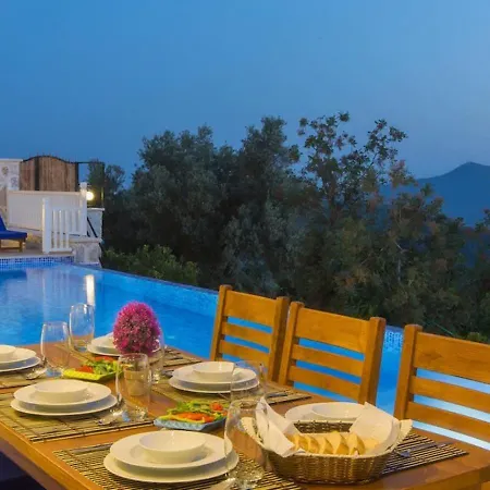 Uezuemlue 3 Bedroom Secluded With Private Pool Hot Tub *
