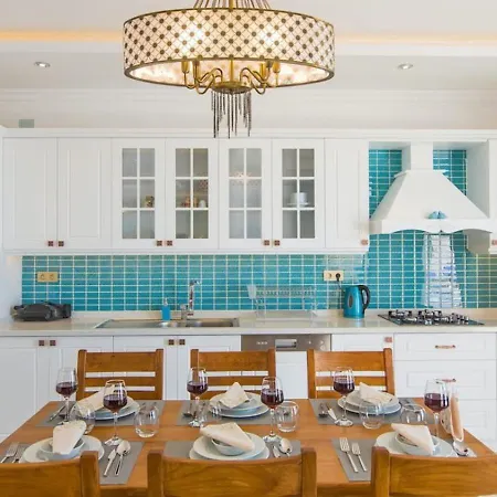 Uezuemlue 3 Bedroom Secluded With Private Pool Hot Tub *
