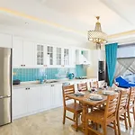Uezuemlue 3 Bedroom Secluded With Private Pool Hot Tub Villa