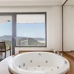 Villa Uezuemlue 3 Bedroom Secluded With Private Pool Hot Tub *