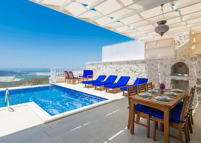 Uezuemlue 3 Bedroom Secluded With Private Pool Hot Tub فيلة كالكان