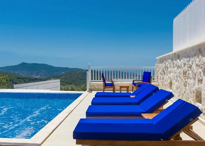 Uezuemlue 3 Bedroom Secluded With Private Pool Hot Tub * كالكان