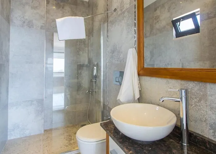 فيلة Uezuemlue 3 Bedroom Secluded With Private Pool Hot Tub