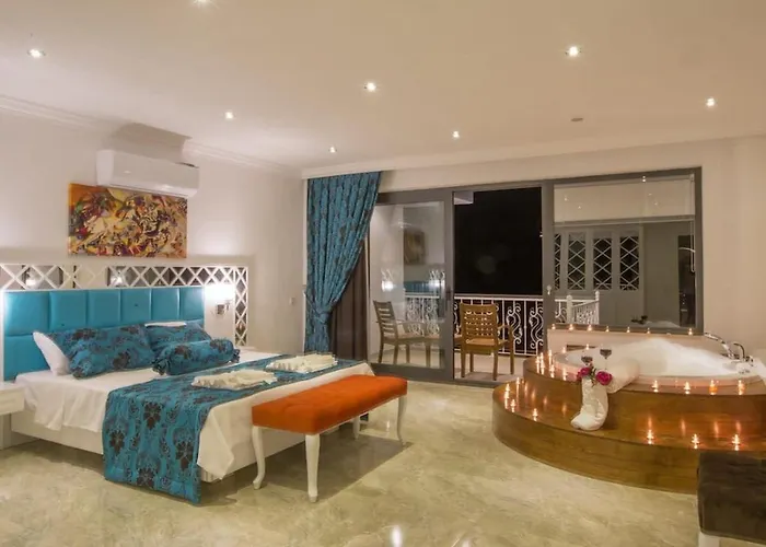 Uezuemlue 3 Bedroom Secluded With Private Pool Hot Tub فيلة كالكان